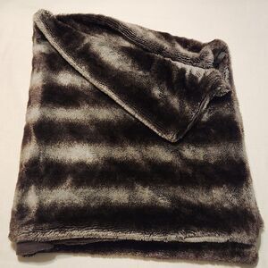 Max Studio Home Faux Fur Throw Blanket Ombre Striped Plush 50"X60"